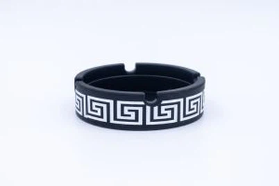 Wykonana na zamówienie żaroodporna okrągła popielniczka z gumy silikonowej